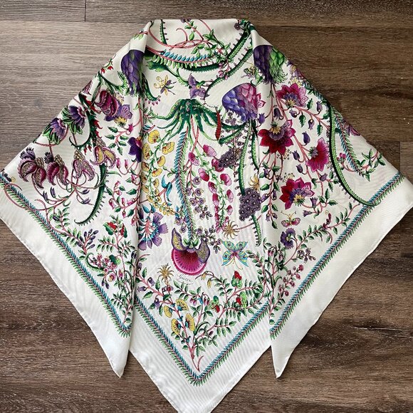Display # 2 Gucci Scarf Classic Floral Print Silk Wrap - Picture 8 of 15